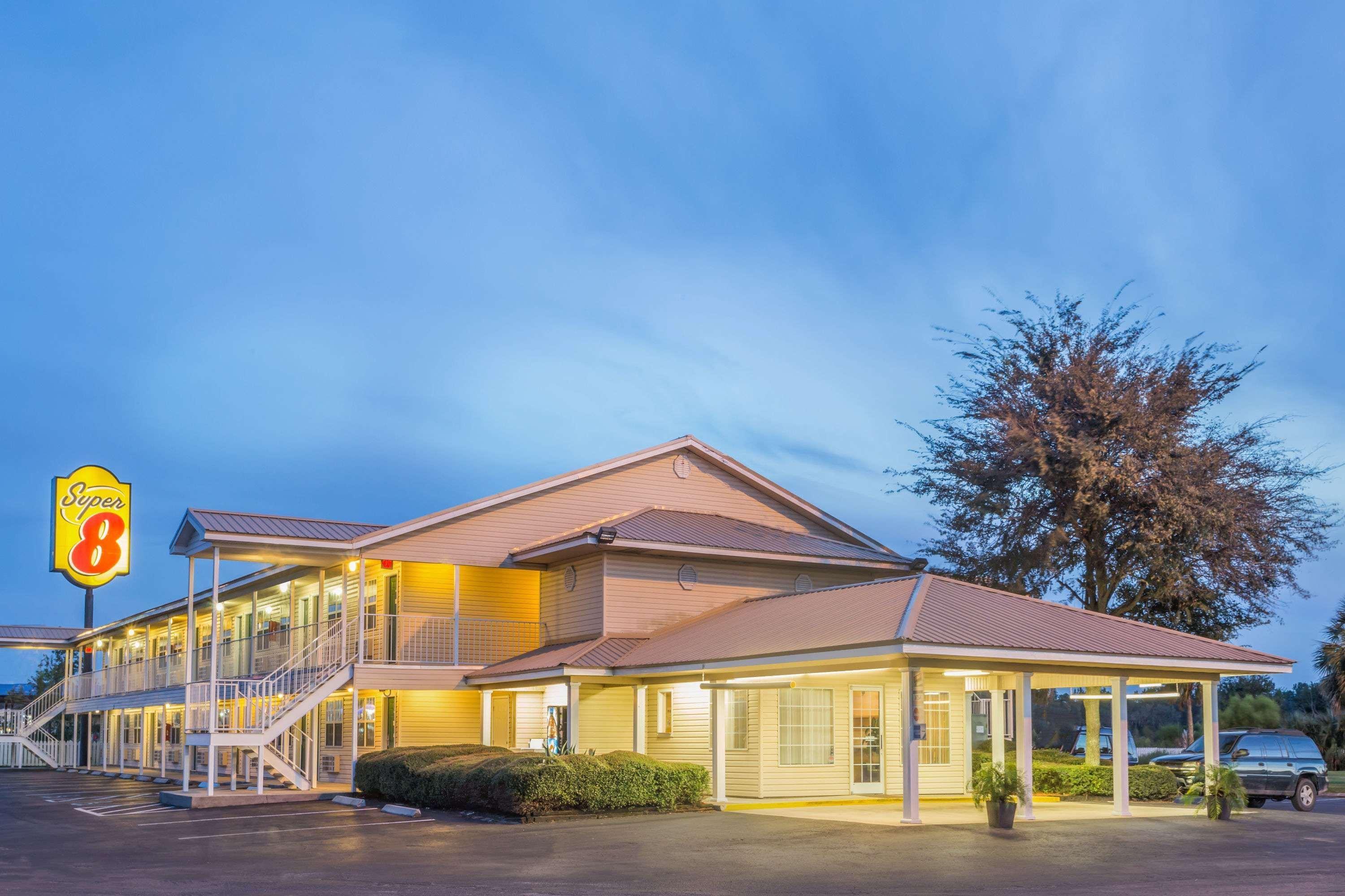 Super 8 By Wyndham Madison Hotel Exterior photo